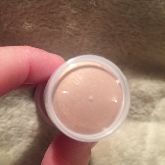 Victoria’s Secret Highlighter Stick - Picture 6 of 8